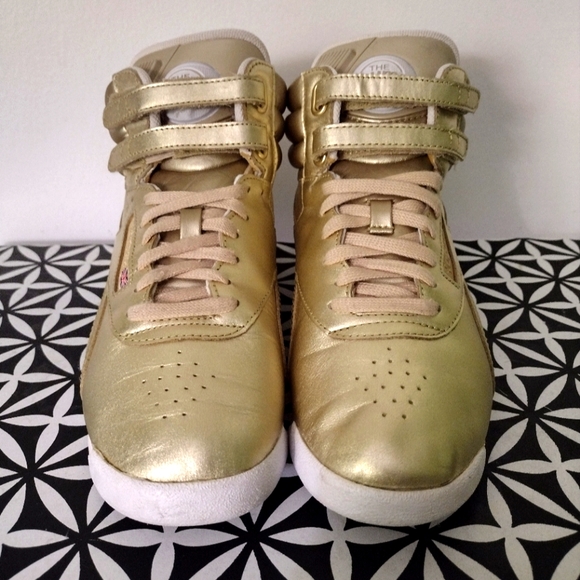 Classic Reebok Pump Gold High Tops - Picture 2 of 6